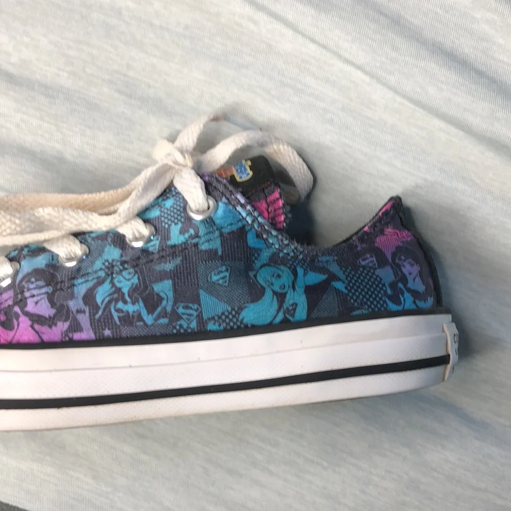 DC Universe Girl converse size 1